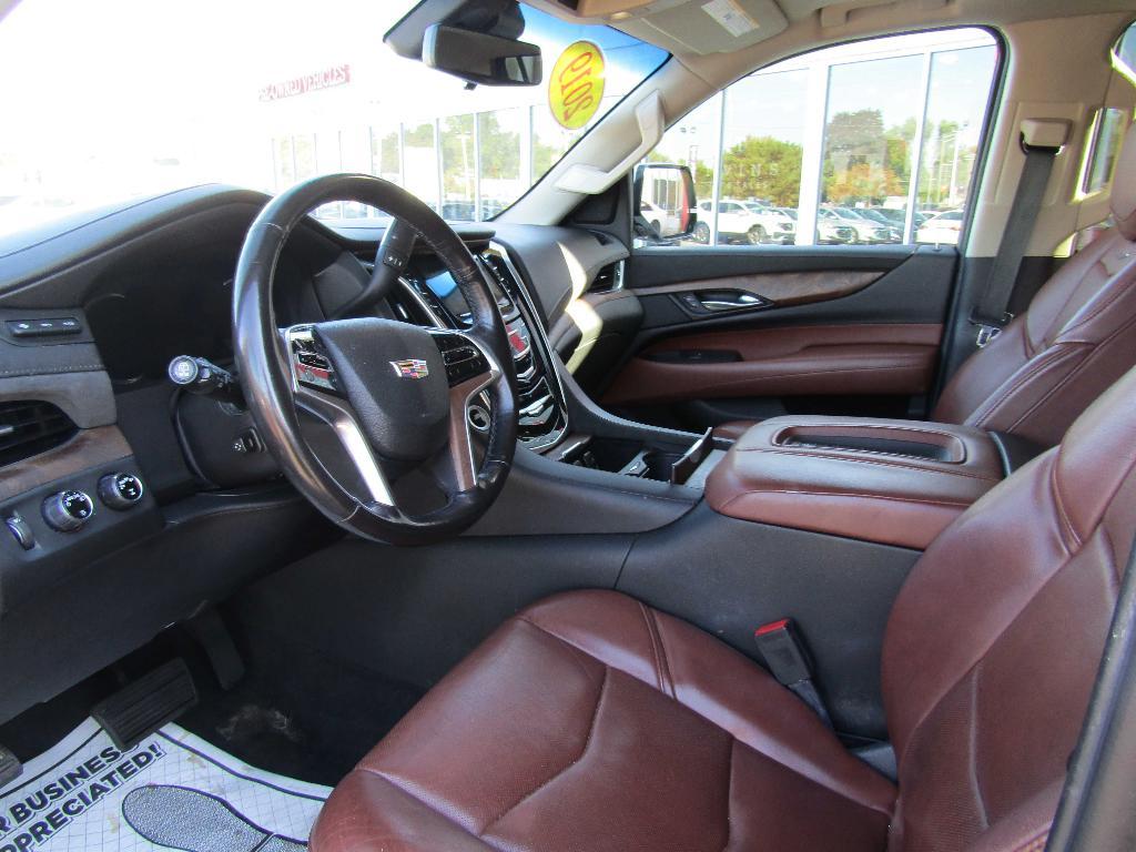 used 2019 Cadillac Escalade ESV car, priced at $26,995