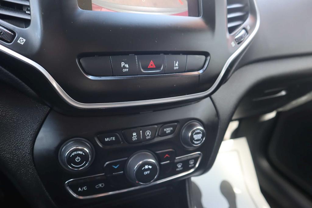 used 2021 Jeep Cherokee car, priced at $23,995