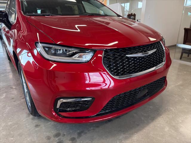 used 2024 Chrysler Pacifica car, priced at $37,527
