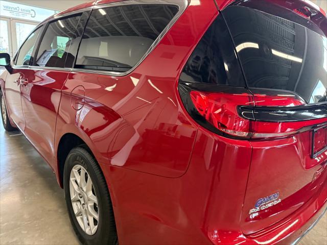 used 2024 Chrysler Pacifica car, priced at $37,527