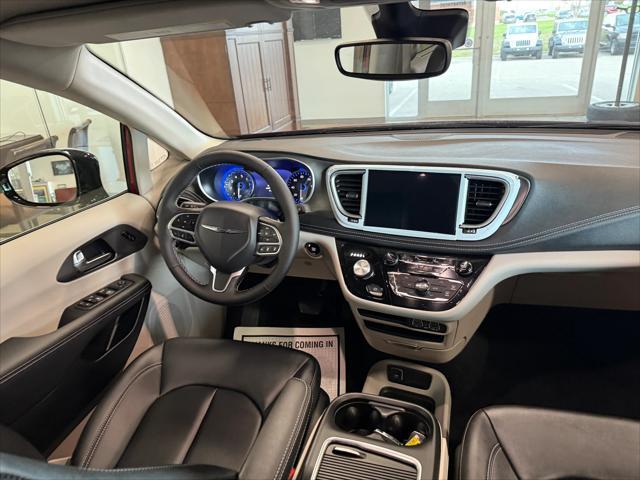 used 2024 Chrysler Pacifica car, priced at $37,527