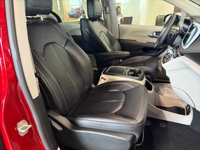 used 2024 Chrysler Pacifica car, priced at $37,527