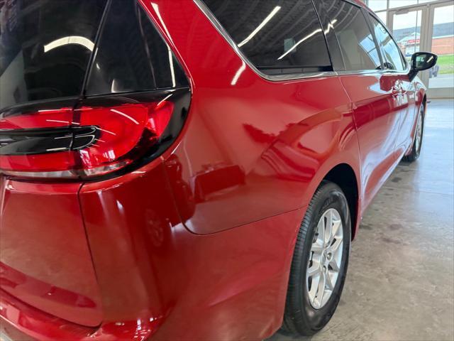 used 2024 Chrysler Pacifica car, priced at $37,527