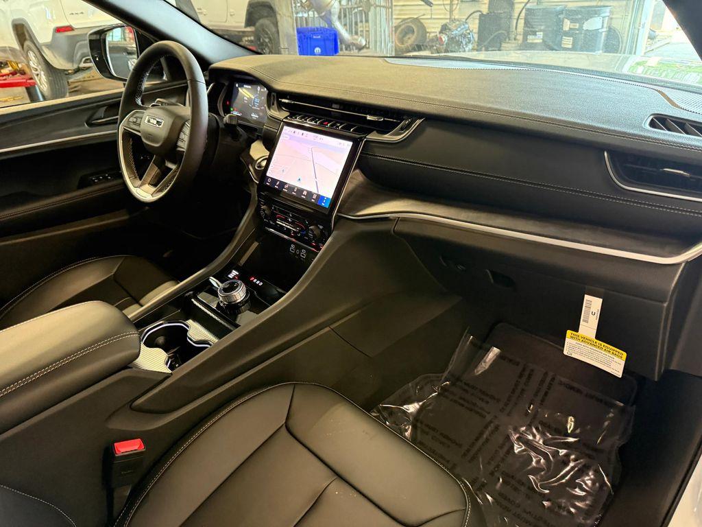 new 2025 Jeep Grand Cherokee L car, priced at $49,328