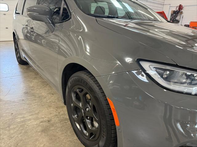 used 2021 Chrysler Pacifica Hybrid car, priced at $25,503