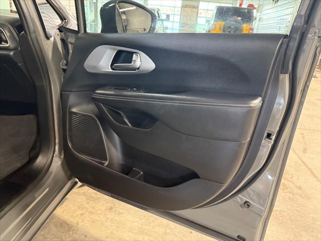 used 2021 Chrysler Pacifica Hybrid car, priced at $25,503