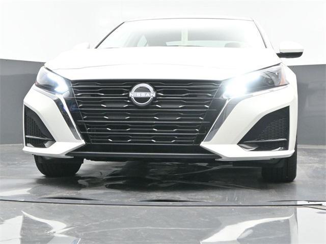 new 2025 Nissan Altima car, priced at $30,976