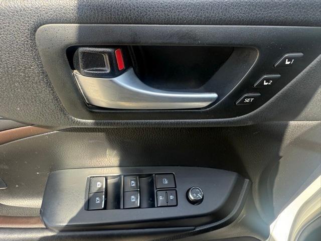 used 2018 Toyota Highlander car, priced at $26,581
