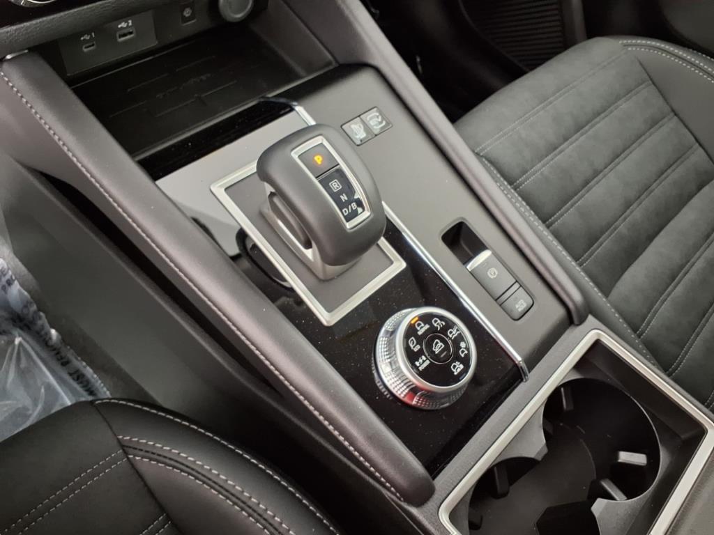 new 2025 Mitsubishi Outlander PHEV car, priced at $38,936