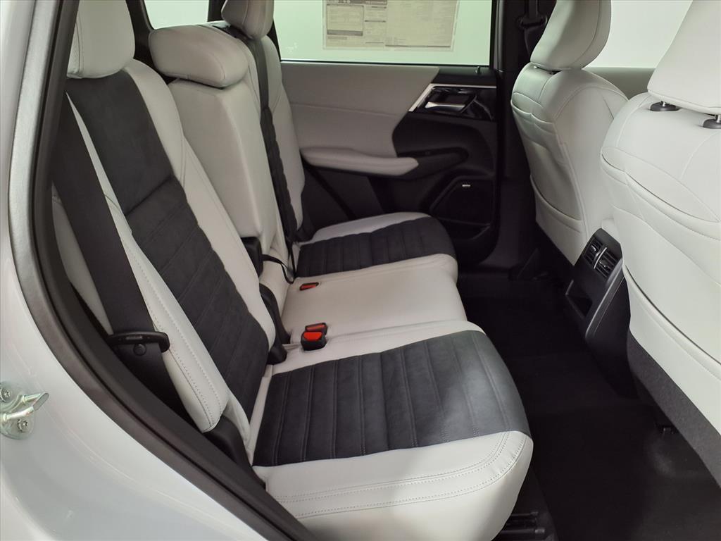 new 2025 Mitsubishi Outlander car, priced at $33,235