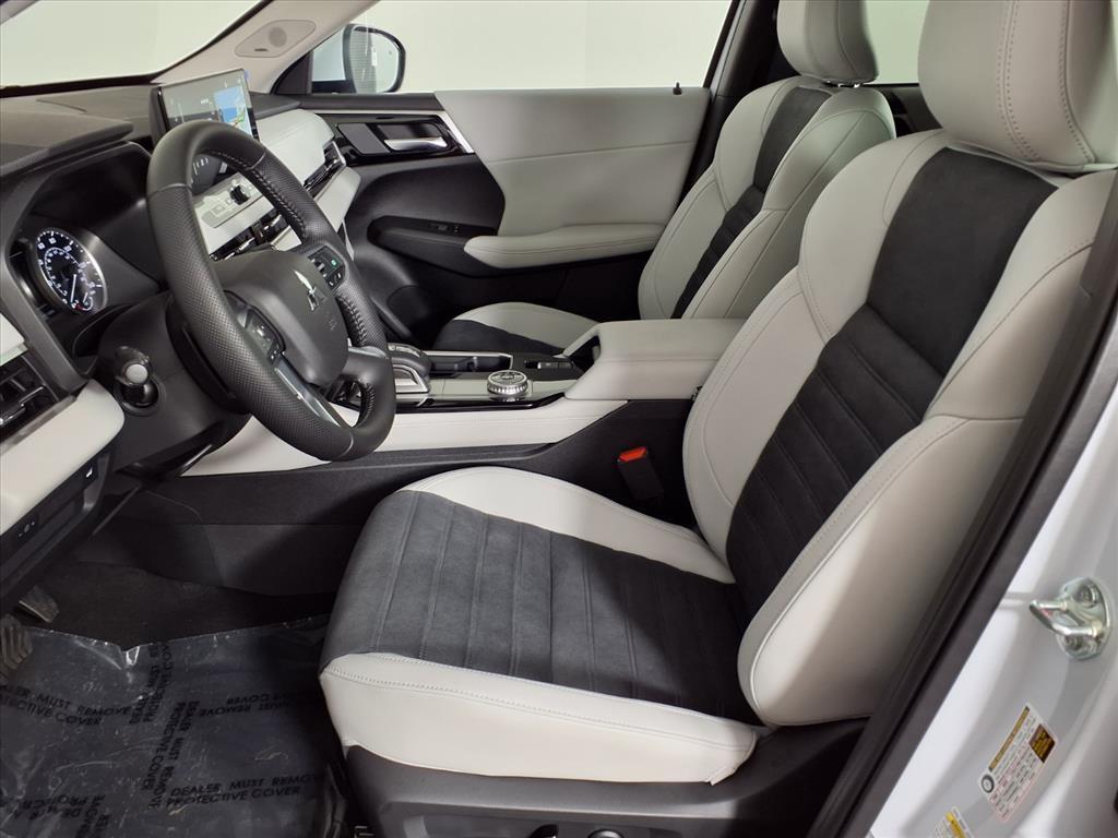 new 2025 Mitsubishi Outlander car, priced at $33,235