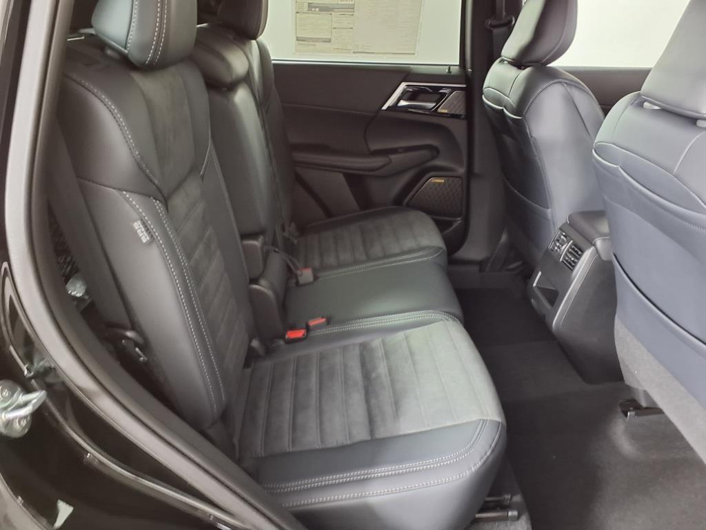 new 2025 Mitsubishi Outlander car, priced at $33,800