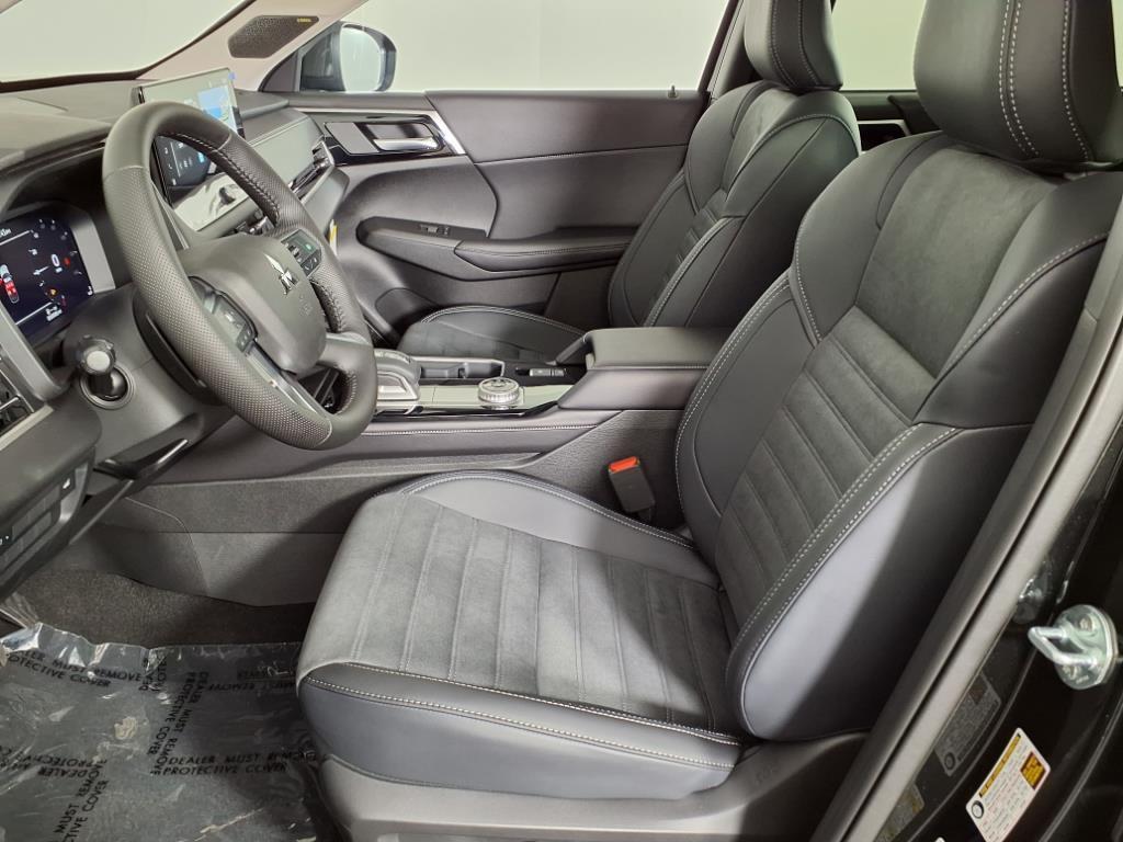 new 2025 Mitsubishi Outlander car, priced at $33,800