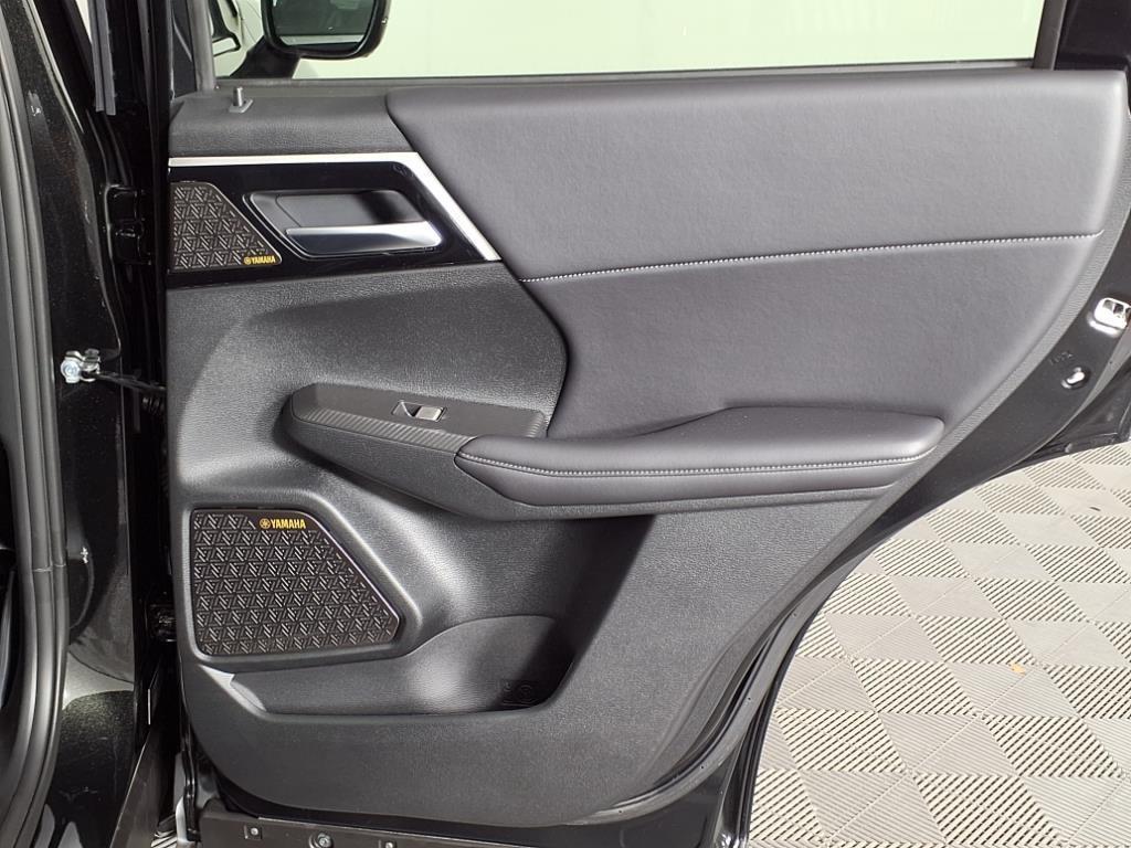 new 2025 Mitsubishi Outlander car, priced at $33,800
