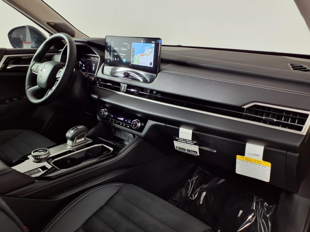 new 2025 Mitsubishi Outlander car, priced at $33,800