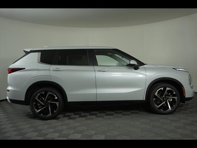 new 2024 Mitsubishi Outlander car, priced at $28,325