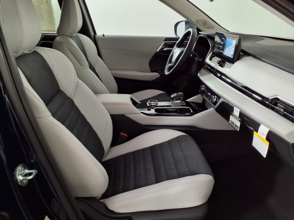 new 2025 Mitsubishi Outlander car, priced at $32,300