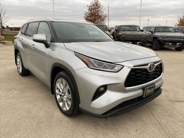 used 2021 Toyota Highlander car, priced at $34,888