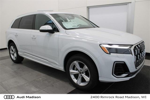 new 2025 Audi Q7 car, priced at $69,700