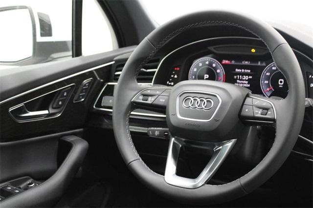 new 2025 Audi Q7 car, priced at $69,700