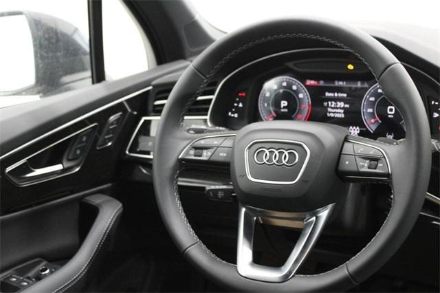 new 2025 Audi Q7 car, priced at $72,595