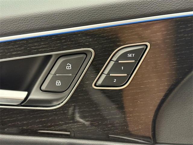 new 2025 Audi Q7 car, priced at $84,900