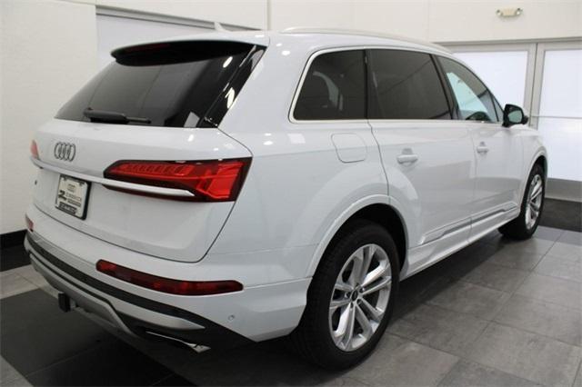 new 2025 Audi Q7 car, priced at $75,800