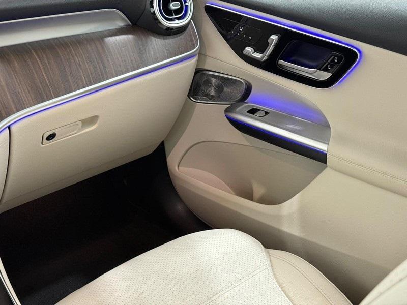 new 2025 Mercedes-Benz GLC 300 car, priced at $60,335