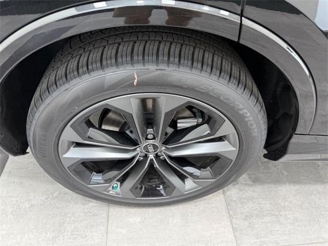 new 2025 Audi Q7 car, priced at $77,450