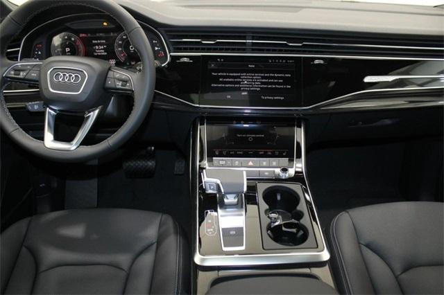 new 2025 Audi Q7 car, priced at $77,970