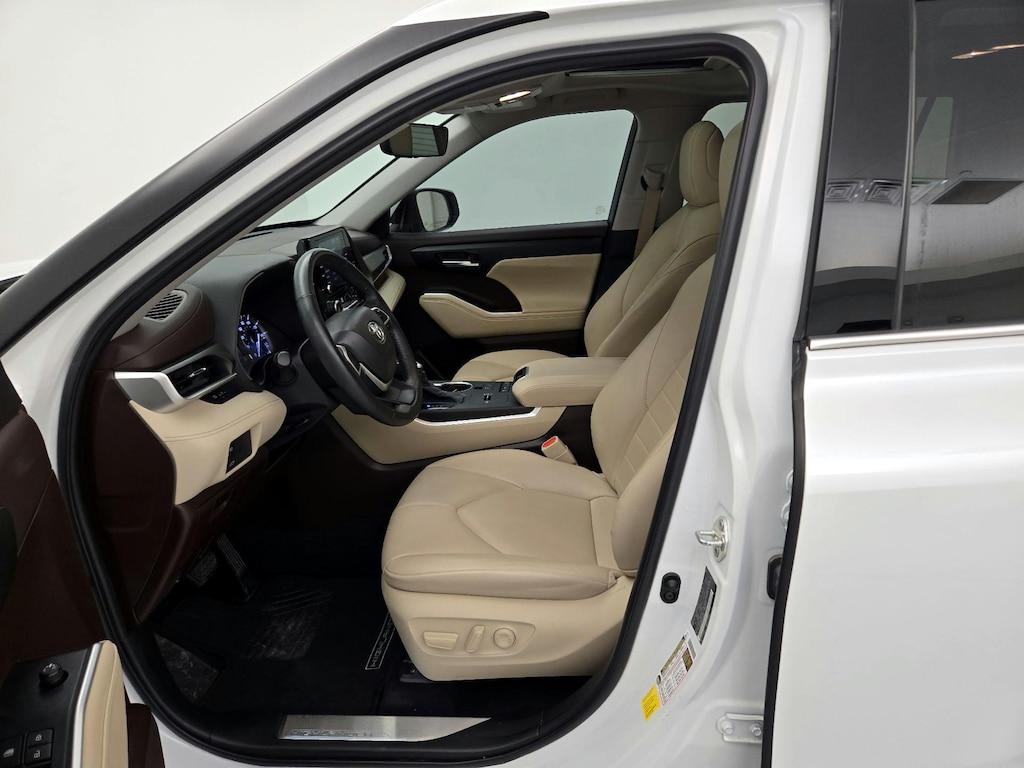 used 2022 Toyota Highlander car, priced at $37,998