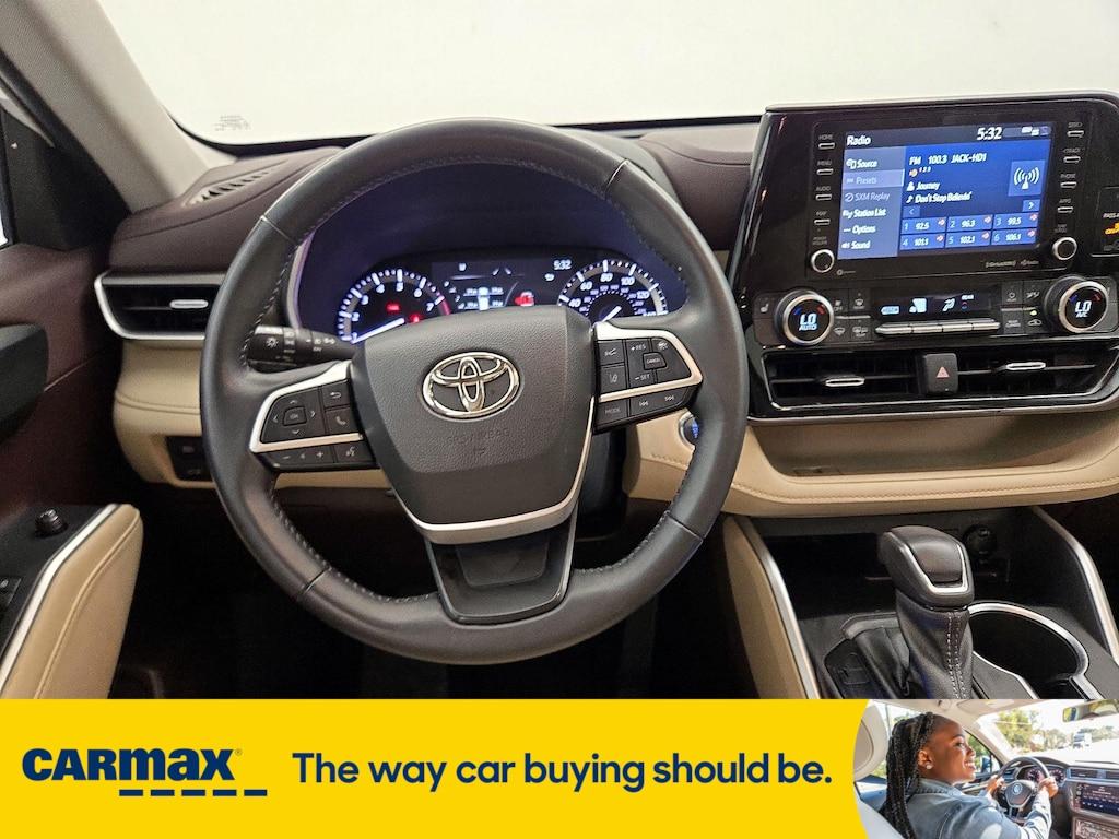 used 2022 Toyota Highlander car, priced at $37,998
