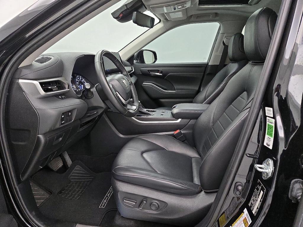 used 2023 Toyota Highlander car, priced at $29,998