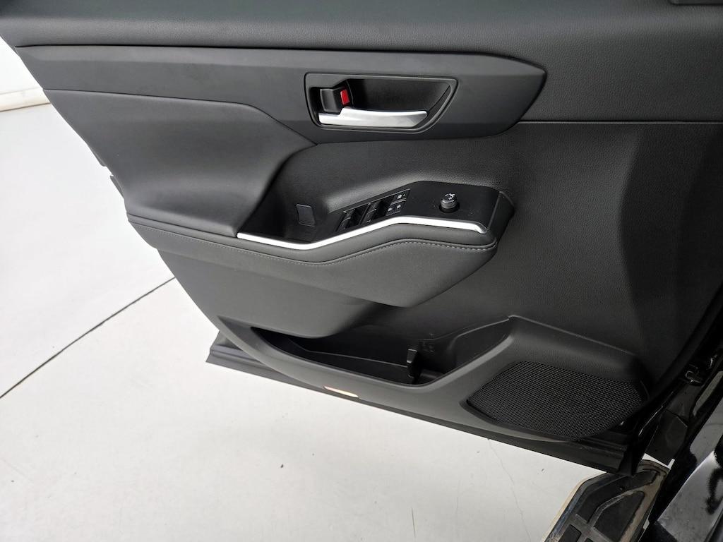 used 2023 Toyota Highlander car, priced at $29,998