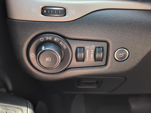 used 2015 Jeep Cherokee car, priced at $11,500