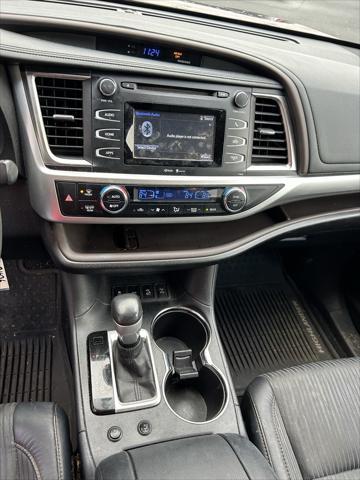 used 2015 Toyota Highlander car, priced at $18,999