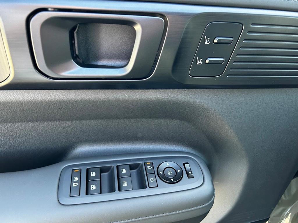 new 2025 Hyundai SANTA FE HEV car, priced at $49,125