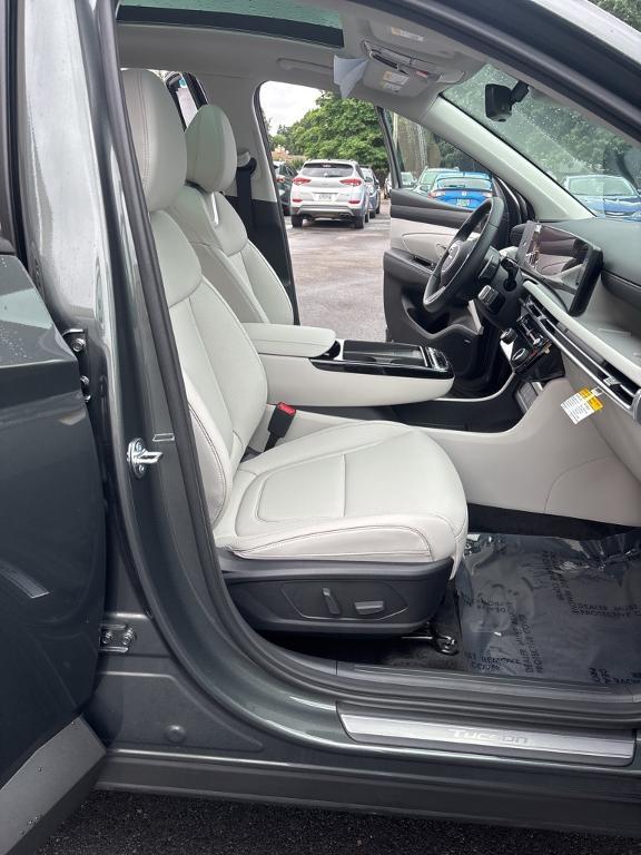 new 2025 Hyundai TUCSON Hybrid car, priced at $41,495