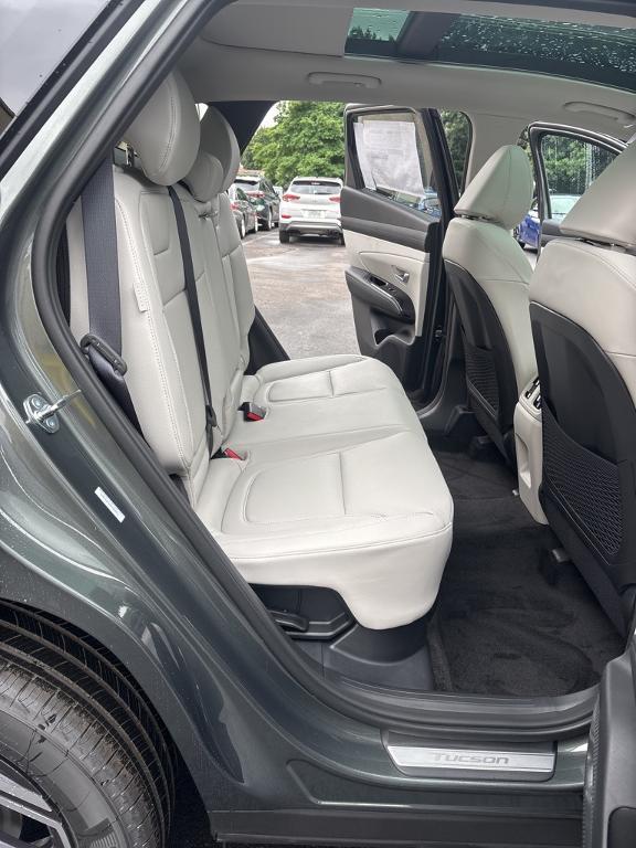 new 2025 Hyundai TUCSON Hybrid car, priced at $41,495