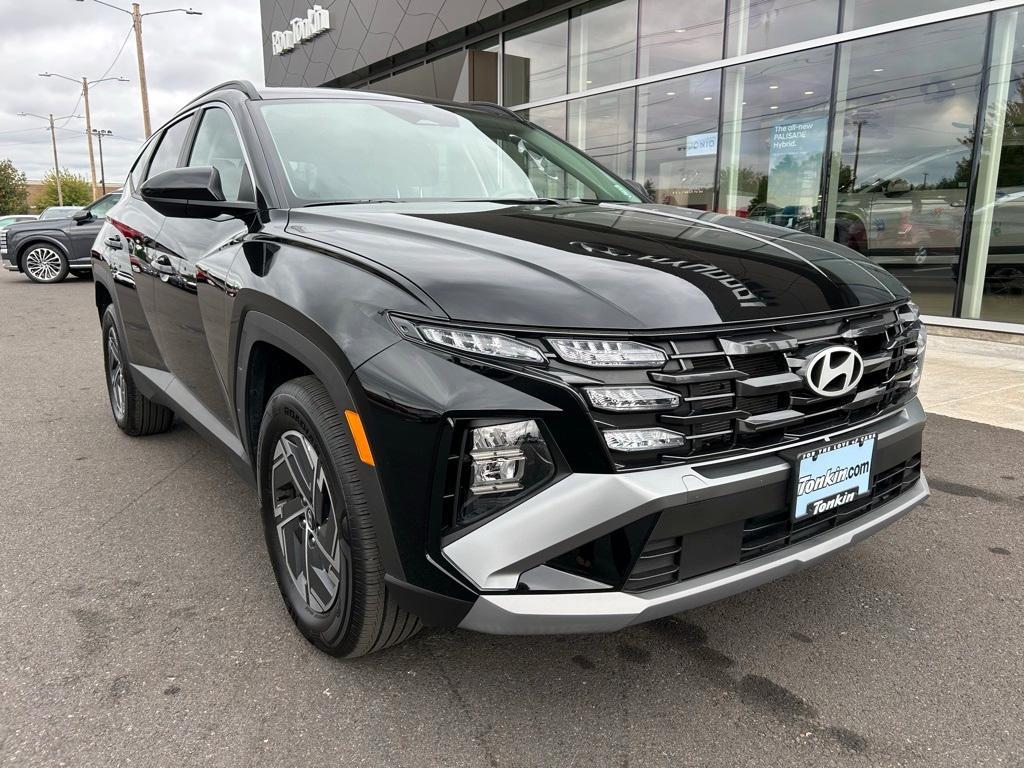 used 2025 Hyundai TUCSON Hybrid car, priced at $30,998