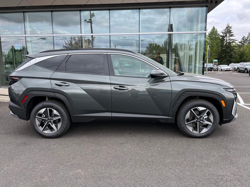 new 2025 Hyundai TUCSON Hybrid car, priced at $37,310
