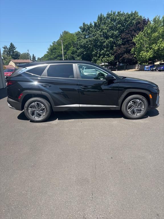 new 2025 Hyundai TUCSON Hybrid car, priced at $34,030
