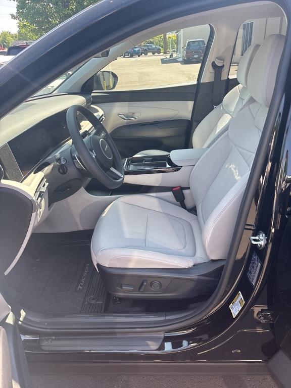 new 2025 Hyundai TUCSON Hybrid car, priced at $34,030