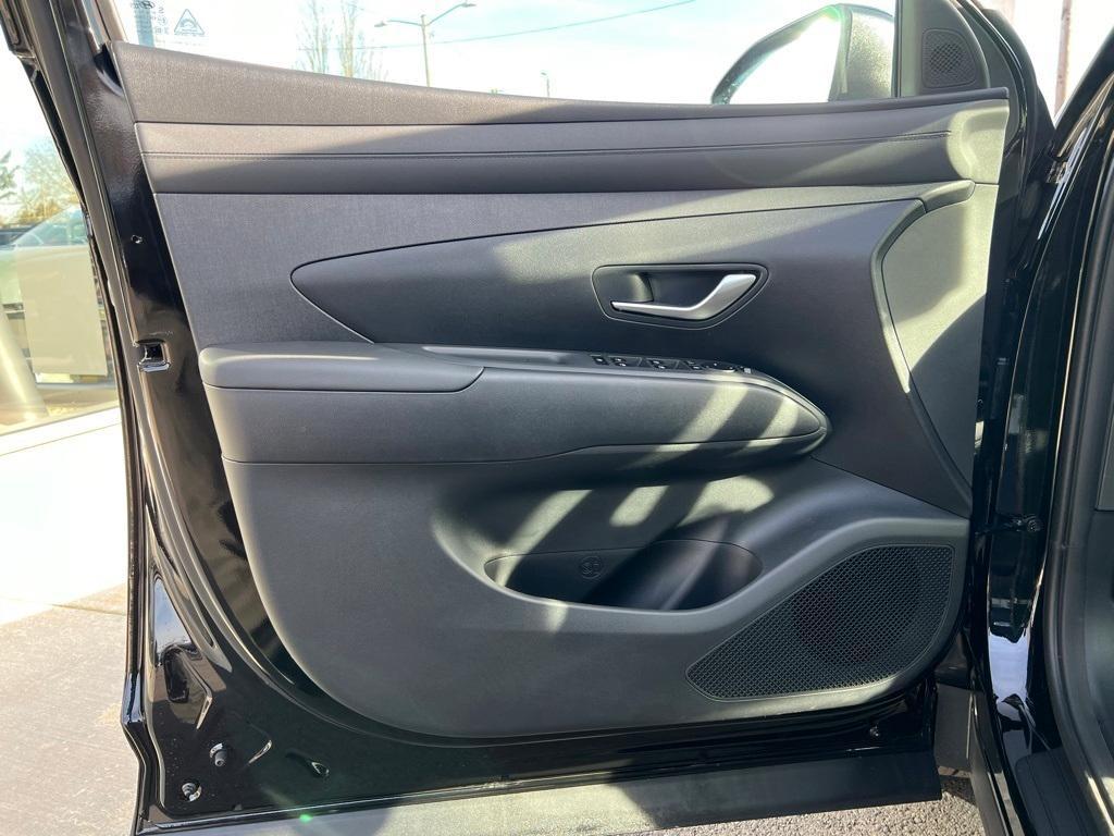new 2025 Hyundai TUCSON Hybrid car, priced at $36,576