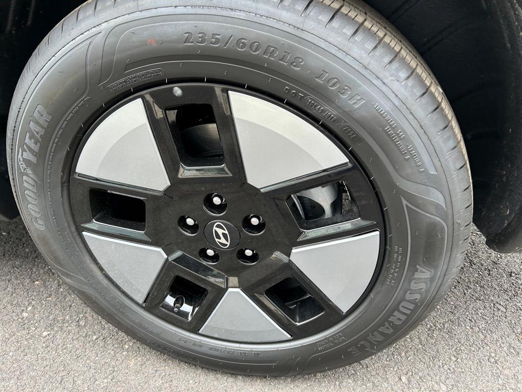 new 2025 Hyundai SANTA FE HEV car, priced at $39,075