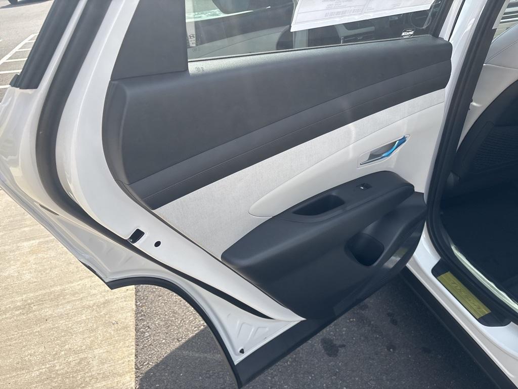 new 2025 Hyundai TUCSON Hybrid car, priced at $37,835