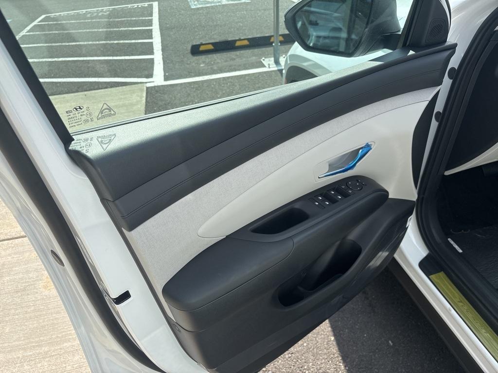 new 2025 Hyundai TUCSON Hybrid car, priced at $37,835