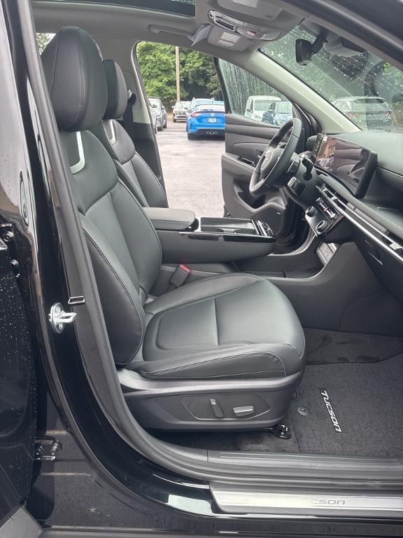 new 2025 Hyundai TUCSON Hybrid car, priced at $42,090