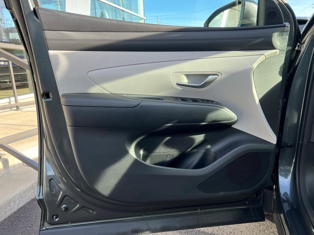 new 2025 Hyundai TUCSON Hybrid car, priced at $36,499