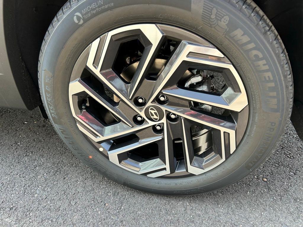 new 2025 Hyundai TUCSON Hybrid car, priced at $42,045